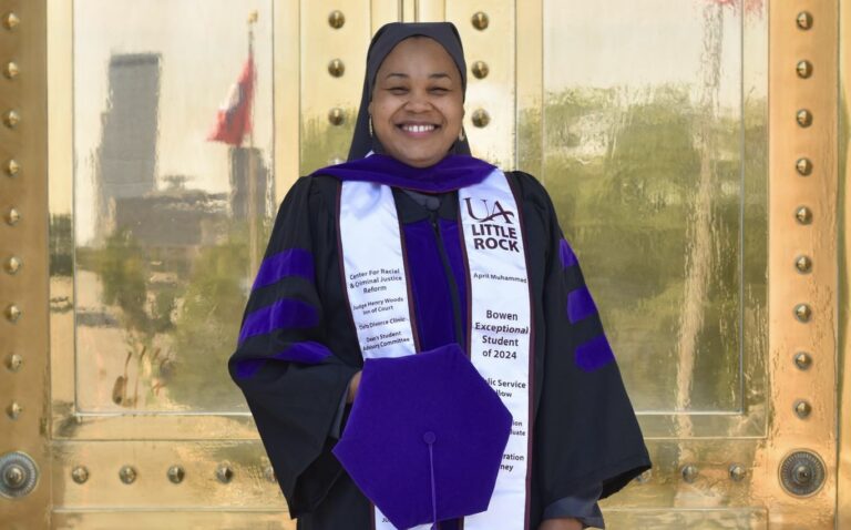 أم مسلمة لثمانية أطفال تحقق حلم حياتها في أن تصبح محامية