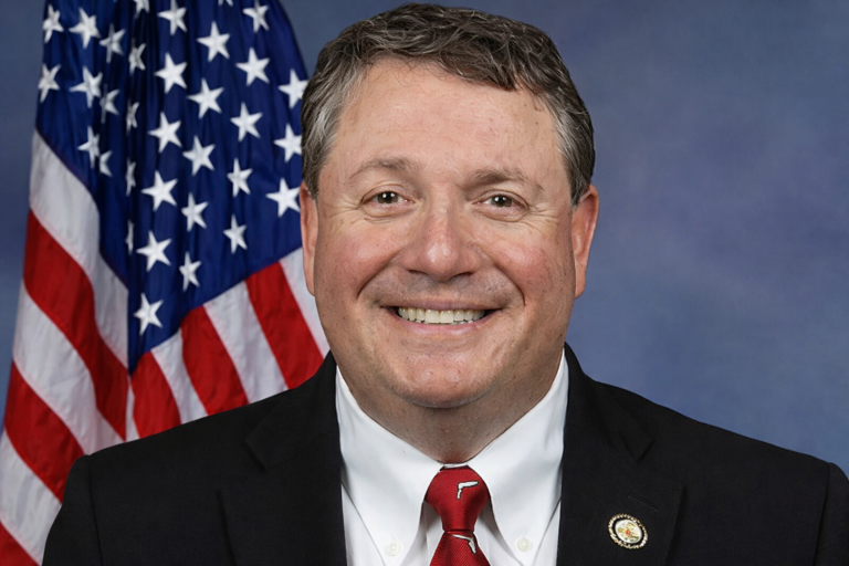 الولايات المتحدة: دعم قوي لنتنياهو، وهو مسؤول جمهوري منتخب يعارض المسلمين بالحيوانات ويتبنى خطابًا يجردهم من الإنسانية