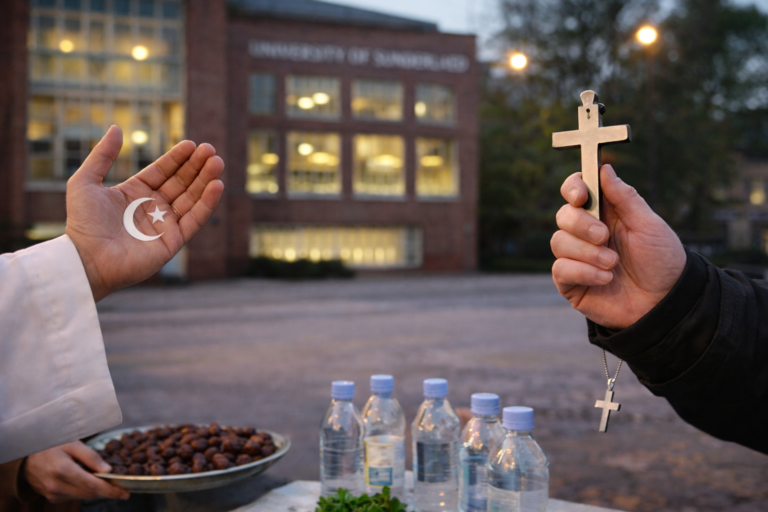 في سندرلاند، شمال شرق إنجلترا، يصوم المسيحيون والمسلمون معًا "تضامنًا"