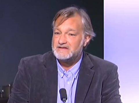 سيباستيان رينو، متخصص في الشؤون الإيرانية: "الولايات المتحدة والأوروبيون هم البلهاء المفيدون للمصالح الإسرائيلية في المنطقة".