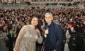 عمدة المدينة صادق خان يحتفل بإفطار ضخم في قلب لندن