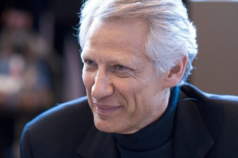 "درس العراق": دومينيك دو فيلبان يعيد صياغة الهضبة التي اكتسبتها القصة الأمريكية